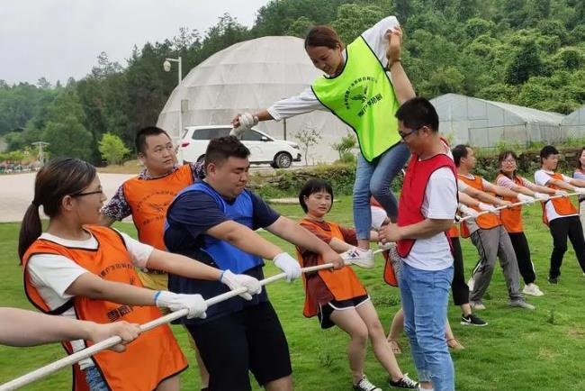 鹤峰五星级型户外拓展游戏